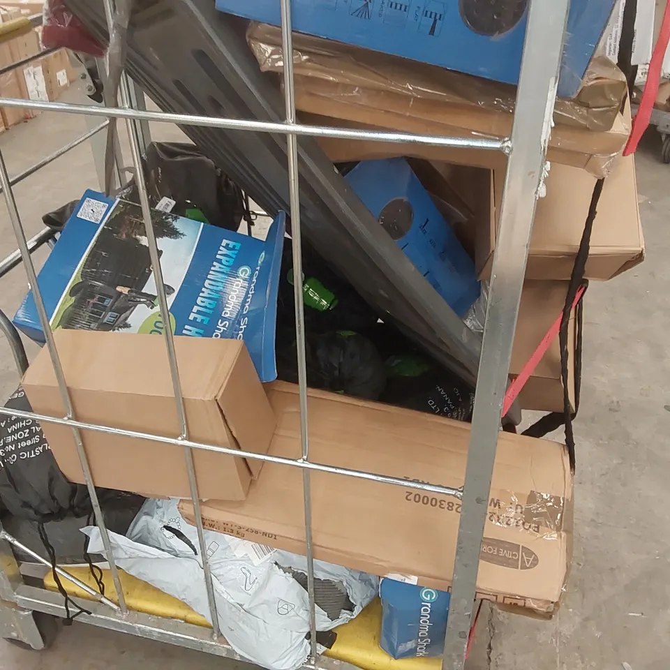 CAGE OF ASSORTED CONSUMER PRODUCTS/FURNITURE PARTS INCLUDING: EXPANDABLE HOSES, CAKE TURNTABLE ECT // CAGE NOT INCLUDED 