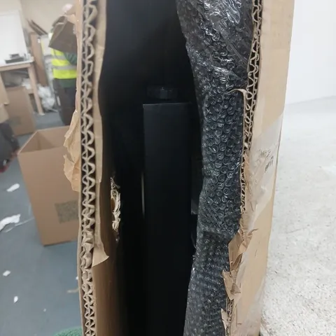 BOXED FOLDABLE TABLE