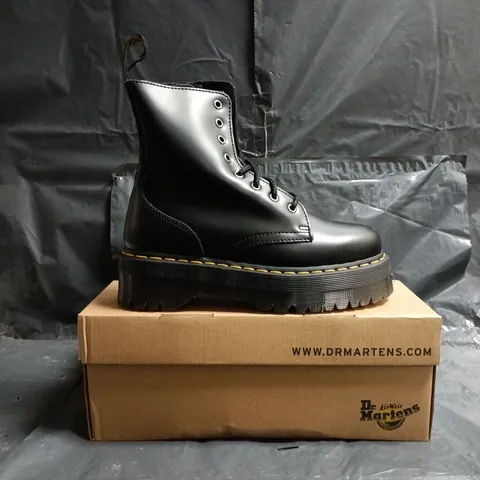 BOXED PAIR OF DR MARTENS JADON ANKLE BOOTS IN BLACK SIZE UK 6