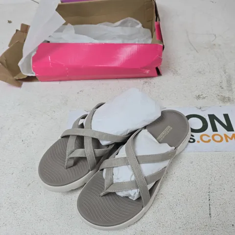 SKECHERS GOGA MAT SANDALS – WOMEN’S GREY STRAPPY SANDALS, UK 7 (US 10)