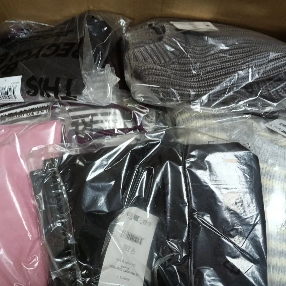 APPROXIMATELY 20 ASSORTED CLOTHING ITEMS IN VARIOUS SIZES, COLOURS & STYLES TO INCLUDE RELAXED PULL ON PANTS, ALL DAY CREW LONG SLEEVE, ULTRA SOFT CONTOUR FLARE, ETC