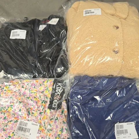 BOX OF APPROXIMATELY 20 ASSORTED CLOTHING AND FASHION ITEMS IN VARIOUS STYLES, SIZES, AND COLOURS