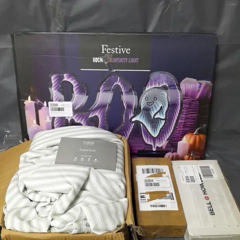 BOX OF APPROX 6 ASSORTED HOUSEHOLD ITEMS TO INCLUDE - 60CM BOO INFINITY LIGHT - COZEE HOME KING SIZE DUVET SET - BELL & HOWELL USB CHARGING STATION - ETC