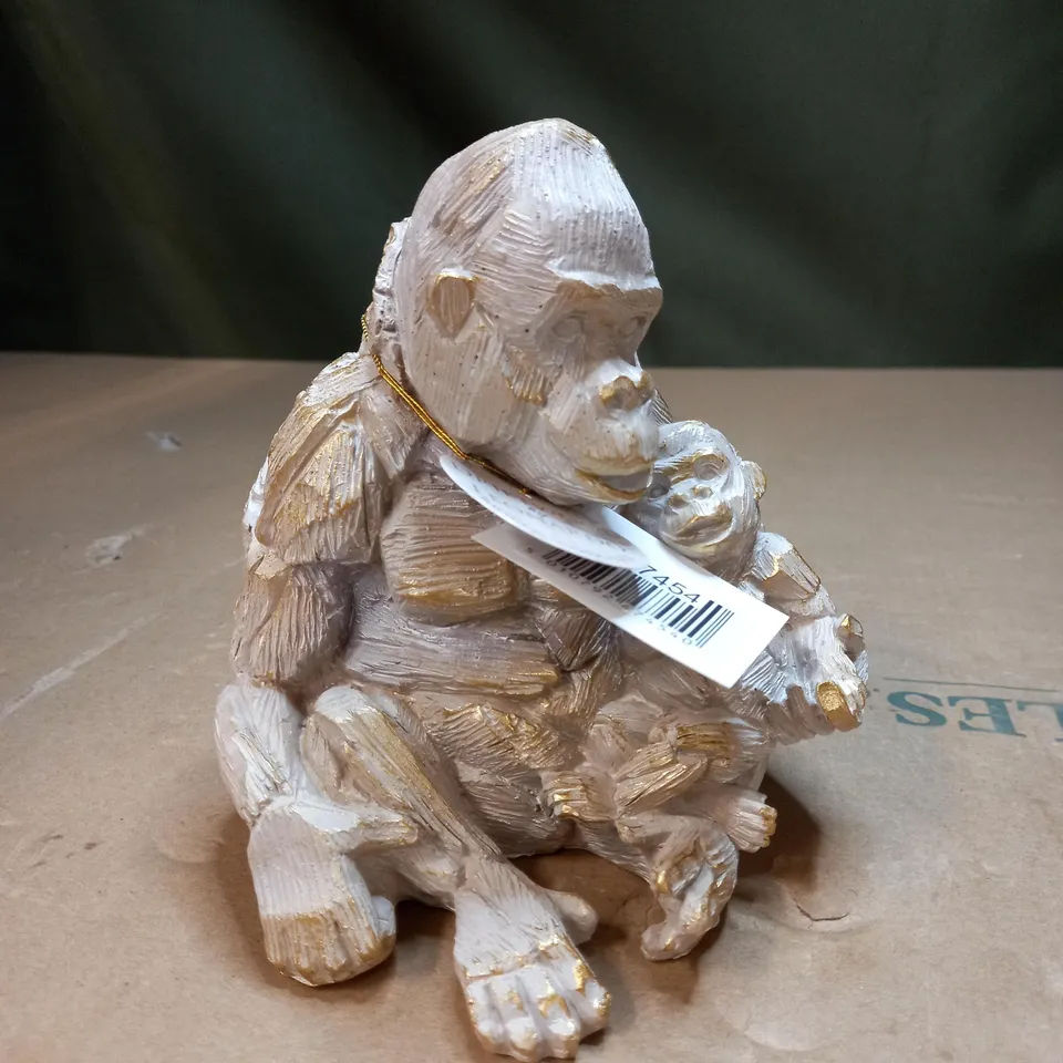 DRIFTWOOD BY LEONARDO GORILLA WITH BABY