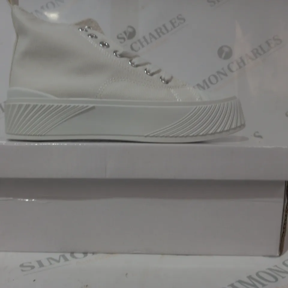 BOXED PAIR OF FASHION PLATFORM CANVAS SHOES IN OFF-WHITE EU SIZE 36