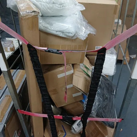 CAGE OF APPROXIMATELY 10 ASSORTED ITEMS TO INCLUDE - BUILDCRAFT GARDEN SPADE - BACKPACK - FITTED SHEET - ETC. - COLLECTION ONLY