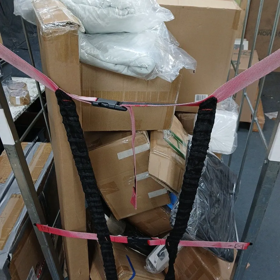 CAGE OF APPROXIMATELY 10 ASSORTED ITEMS TO INCLUDE - BUILDCRAFT GARDEN SPADE - BACKPACK - FITTED SHEET - ETC. - COLLECTION ONLY  