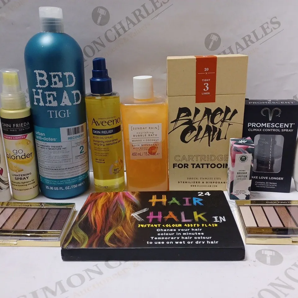 BOX OF APPROX 10 ASSORTED BEAUTY PRODUCTS TO INCLUDE BEDHEAD TIGI CONDITIONER, SUNDAY RAIN BUBBLE BATH, MAX FACTOR EYESHADOW EYE PALETTE, ETC 