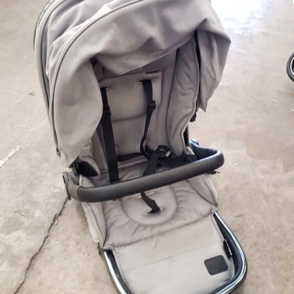 OYSTER GREY STROLLER & CARRY COT