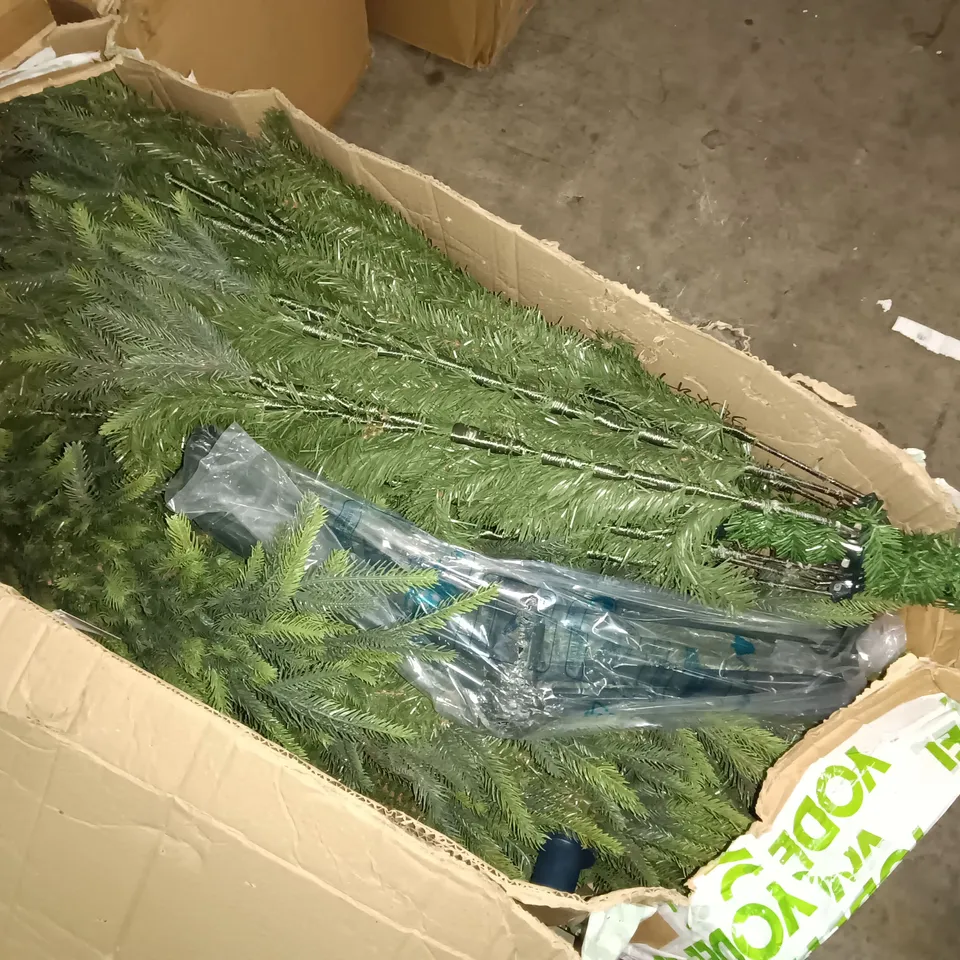 ARTIFICIAL CHRISTMAS TREE - SIZE UNSPECIFIED 