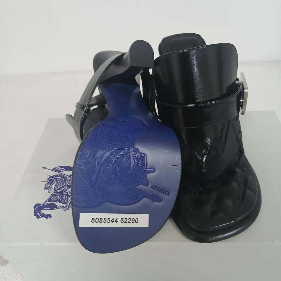 BURBERRY BLACK LEATHER SANDALS WITH QUILTED FOOTBED, UK 5 (EU 38) – LEATHER SOLE