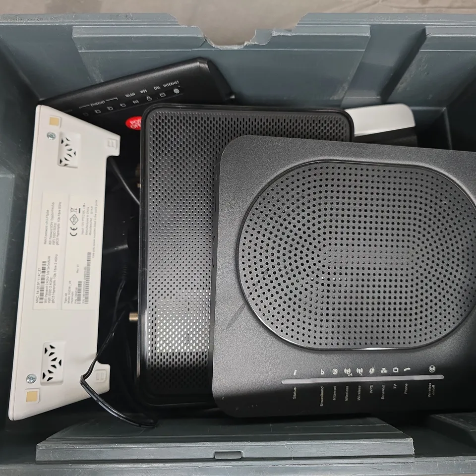 APPROXIMATELY 7 ASSORTED HOUSEHOLD ITEMS TO INCLUDE ROUTERS, DOJO CARD READER, CABLES, ETC