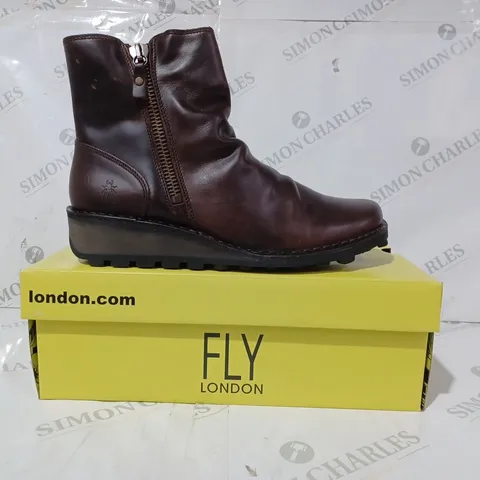 BOXED PAIR OF FLY LONDON SIDE-ZIP ANKLE BOOT SIN BROWN UK SIZE 9