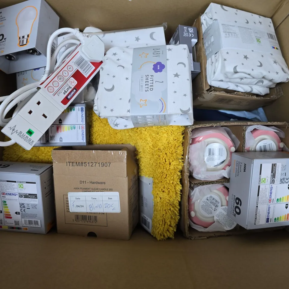 APPROXIMATELY 20 ASSORTED HOMEWARE ITEMS TO INCLUDE PIG SCENT BURNER, SUPER SOFT BATH MAT, BABY FITTED SHEETS, ETC - COLLECTION ONLY