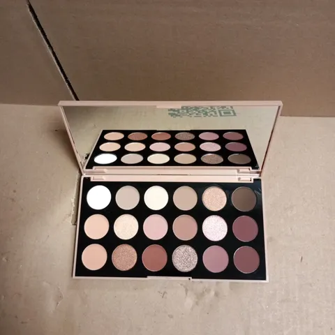 MORPHE  18R RUNWAY READY PALETTE – 18-SHADE EYESHADOW PALETTE