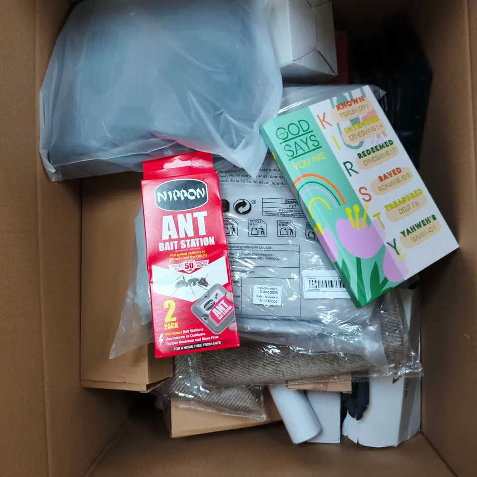 APPROXIMATELY 15 ASSORTED HOUSEHOLD PRODUCTS TO INCLUDE ANT BAIT STATION, NOTE PAD, PORTABLE MIRROR ETC 