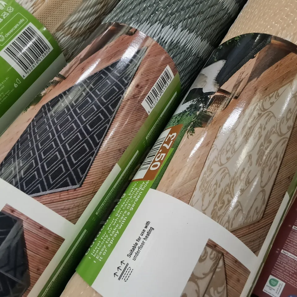 PALLET OF ASSORTED HOME FABRIC ITEMS TO INCLUDE LIVARNO OUTDOOR RUGS AND FILLED POUFFES