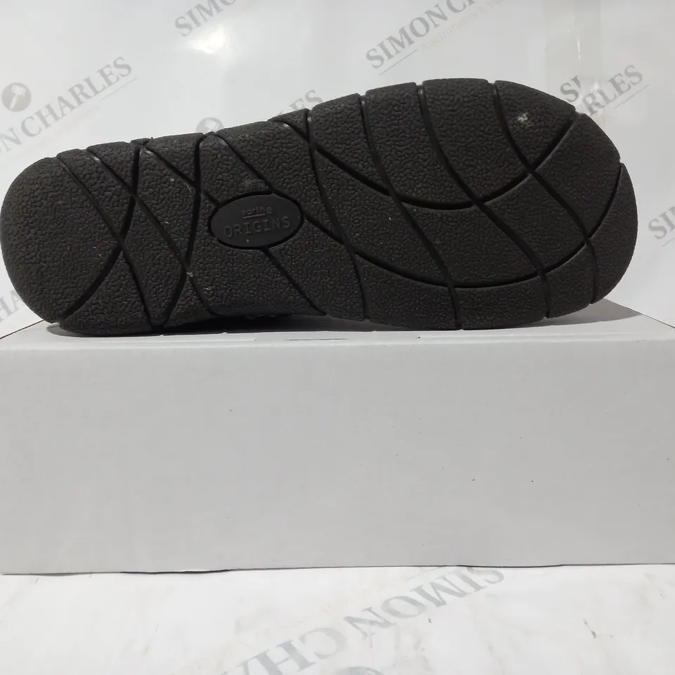 BOXED PAIR OF EARTH ORIGINS EMMALYN BOOTIES IN GREY UK SIZE 8