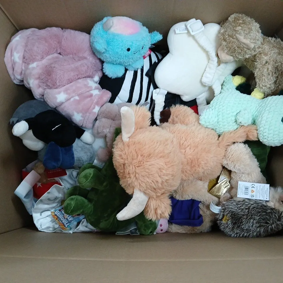 APPROXIMATELY 15 ASSORTED PLUSHIES OF VARIOUS STYLES AND SIZES 
