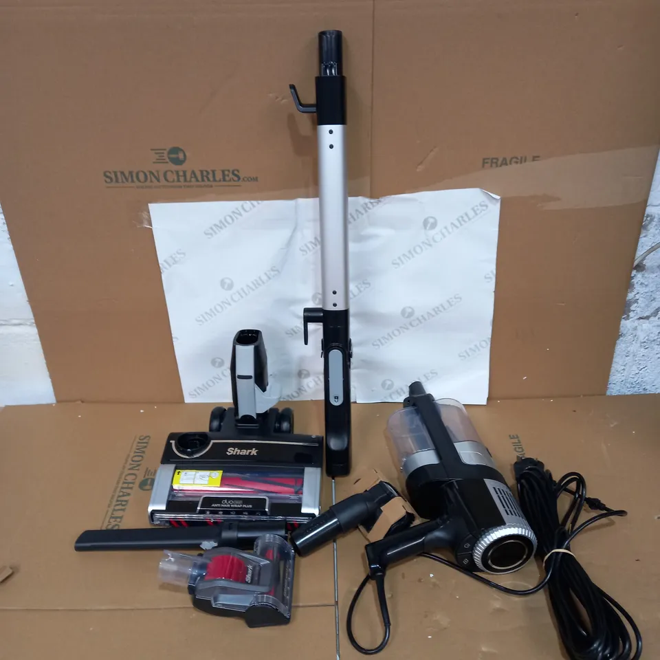 SHARK STRATOS ANTI HAIR WRAP PET PRO VACUUM CLEANER