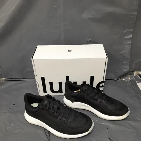 UNBOXED PAIR OF LULULEMON WOMENS STRONGFEEL TRAINER BLACK UK 6.5 