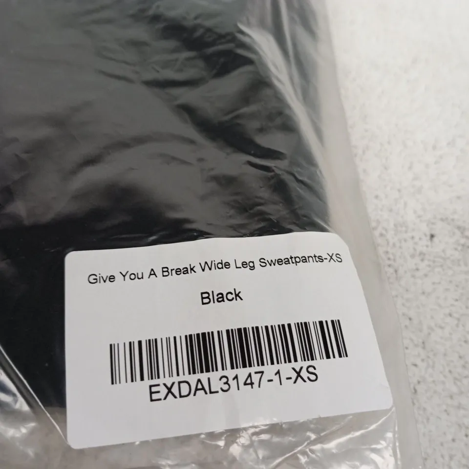WHITE FOX GIVE YOU A BREAK WIDE LEG SWEATPANTS – BLACK XS