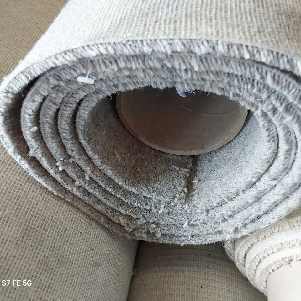 ROLL OF QUALITY DIM HEATHERS CARPET APPROXIMATELY 5M × 2.62M