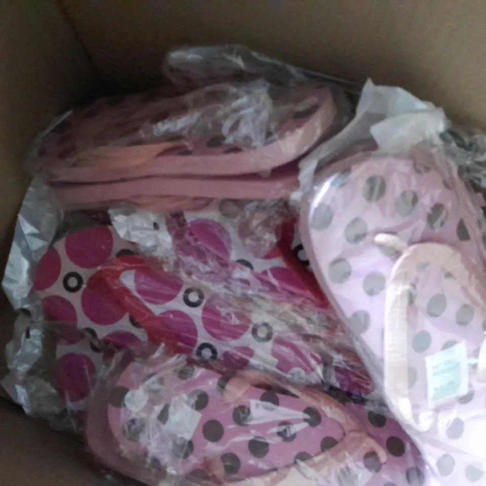 APPROXIMATELY 10 PAIRS OF FLIP FLOPS IN VARIOUS COLOURS SIZE 5/6 