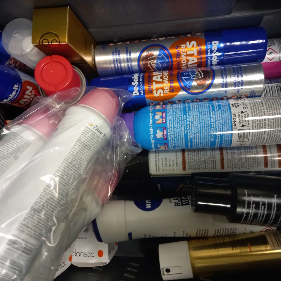 LOT OF APPROXIMATELY 20 ASSORTED AEROSOLS, TO INCLUDE REGAINE, PAINT, TAN SPRAY, ETC - COLLECTION ONLY