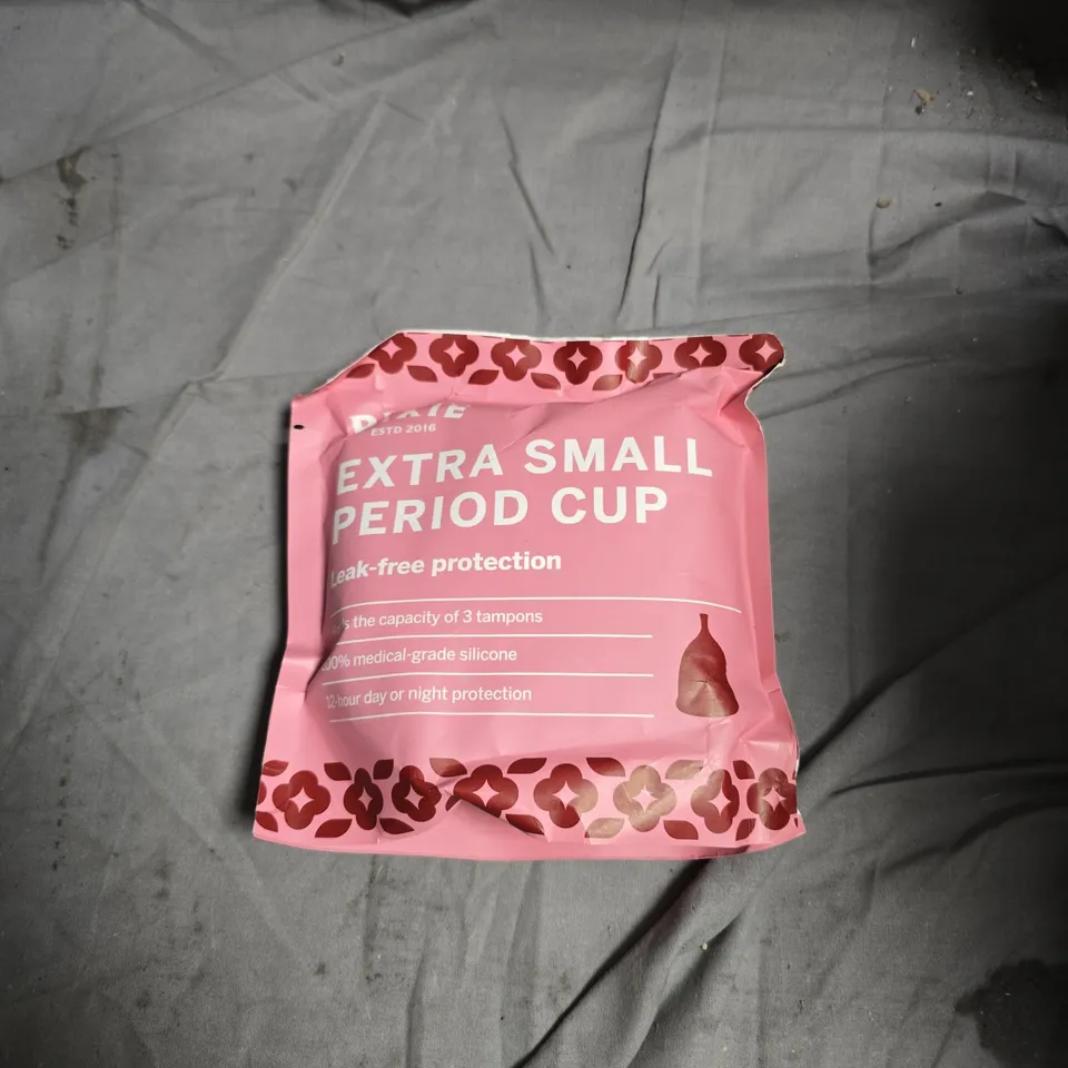 APPROXIMATELY 8 ASSORTED HEALTH AND BEAUTY PRODUCTS INCLUDING HAIR EXTENSIONS , 100% SOAP BASE AND PIXIE EXTRA SMALL PERIOD CUP 