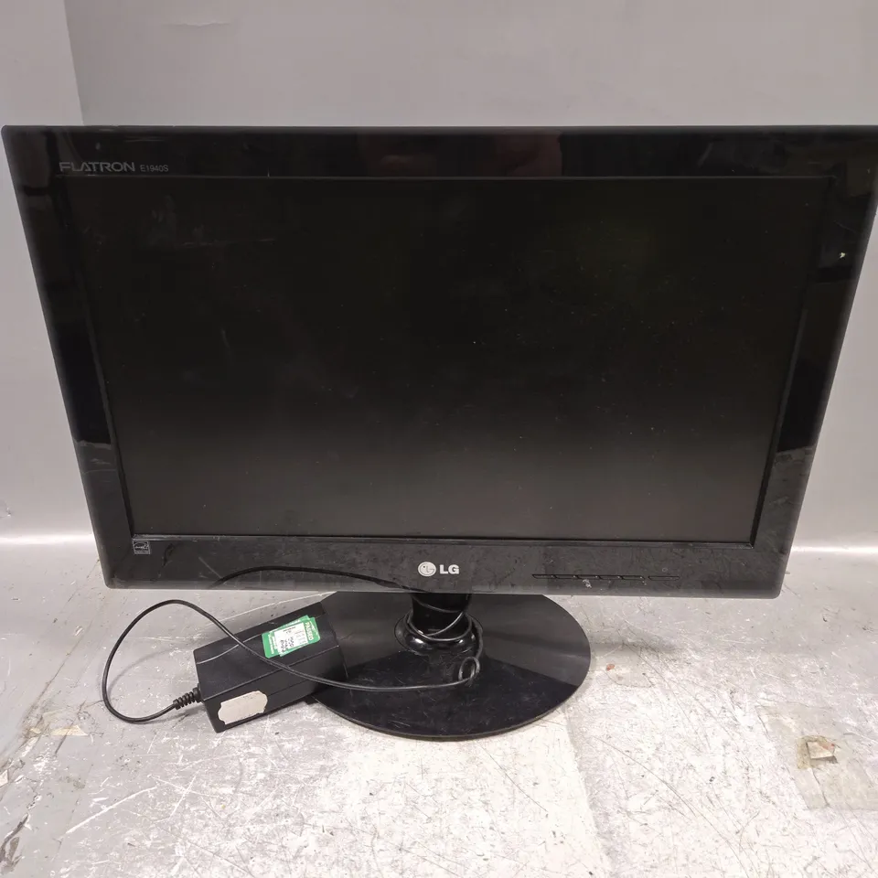 4 X ASSORTED MONITORS IN VARIOUS MODELS & SIZES - COLLECTION ONLY