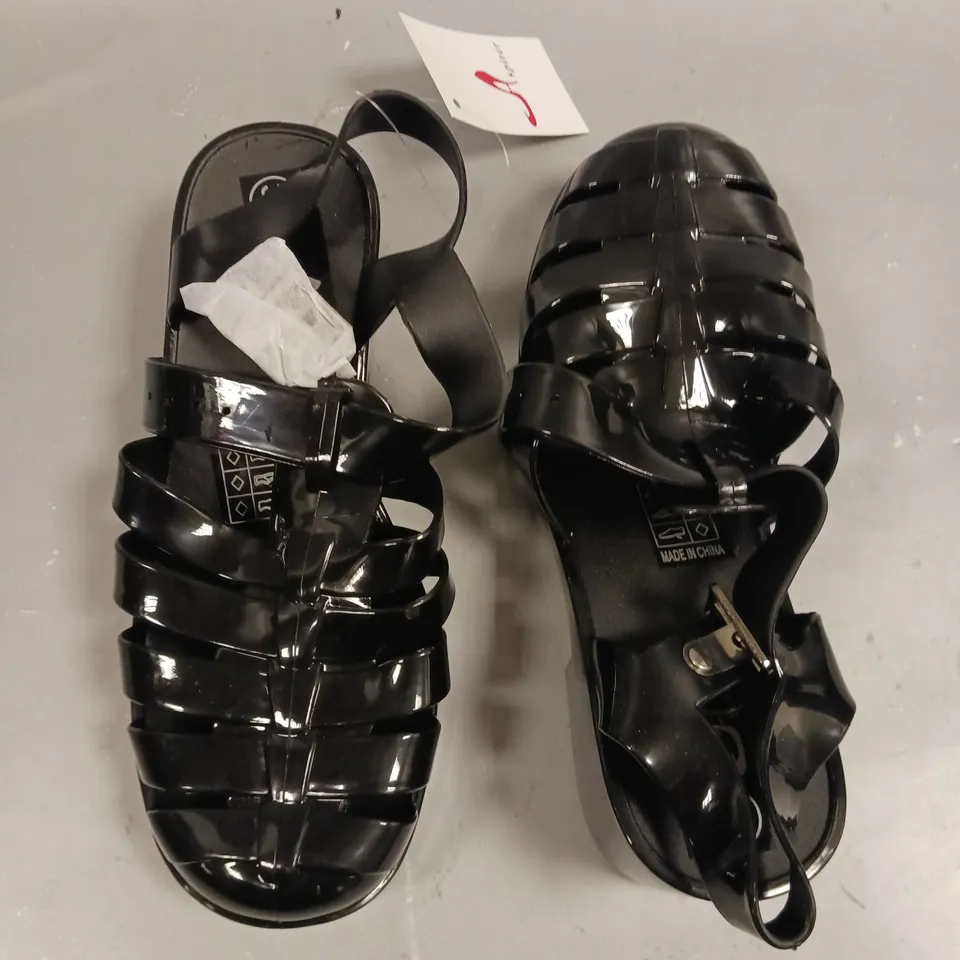 LOT OF 24 BAGGED PAIRS OF ASPIRER BLACK SANDALS - VARIOUS SIZES