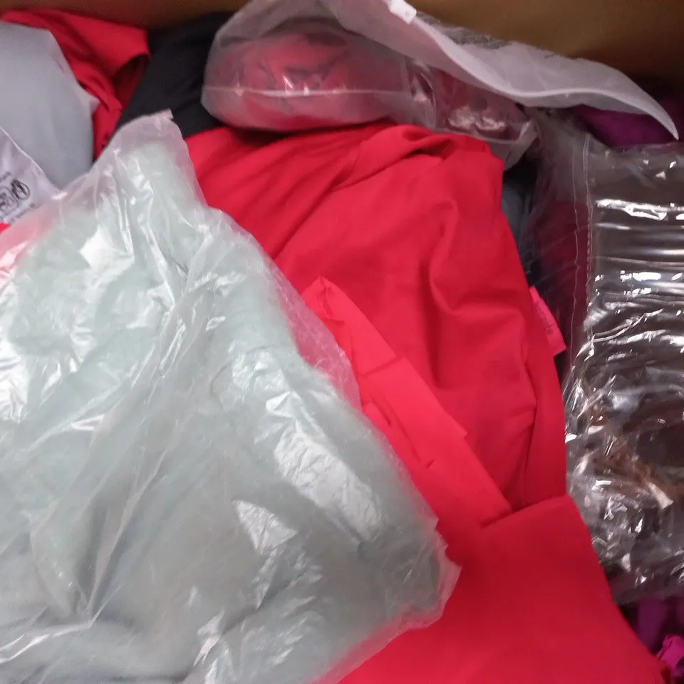 APPROXIMATELY 20 ASSORTED CLOTHING AND FASHION PRODUCTS IN VARIOUS STYLES AND SIZES - COLLECTION ONLY
