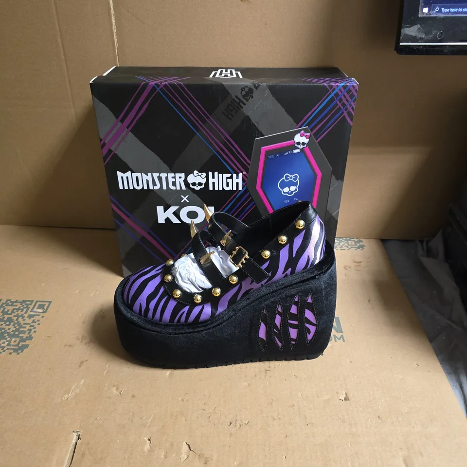 KOI MONSTER HIGH CLAWSOME WOLF PLATFORM WEDGES - PURPLE - SIZE 9 