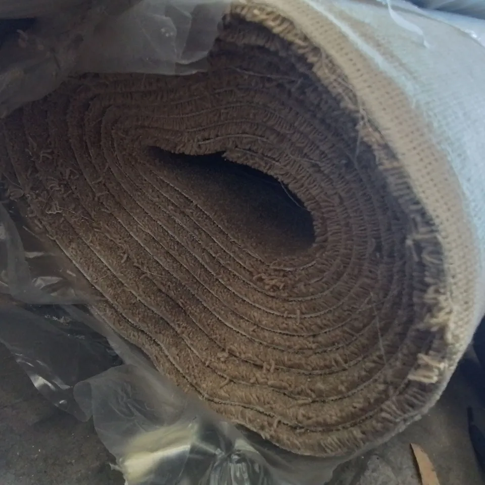 ROLL OF TUDOR TWIST REGAL GRANOLA CARPET APPROXIMATELY 4X4.1M
