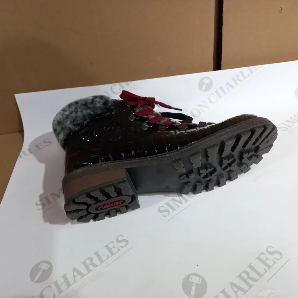 RIEKER HIKING BOOT BLACK CROC SIZE 6.5