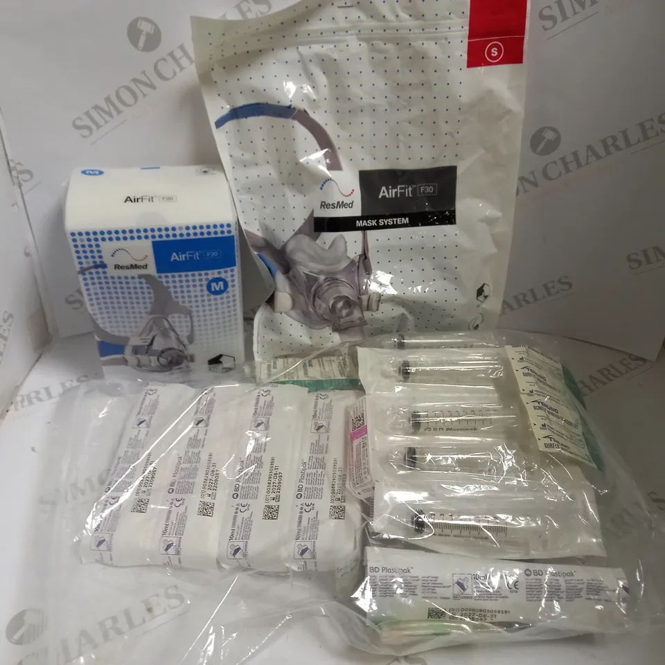 BOX OF APPROX 10 MEDICAL ITEMS TO INCLUDE AIR FIX MASK SYSTEM AND NEEDLE PACKS