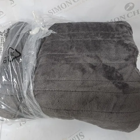 COZEE HOME VELVETSOFT HEATED THROW IN CHARCOAL 