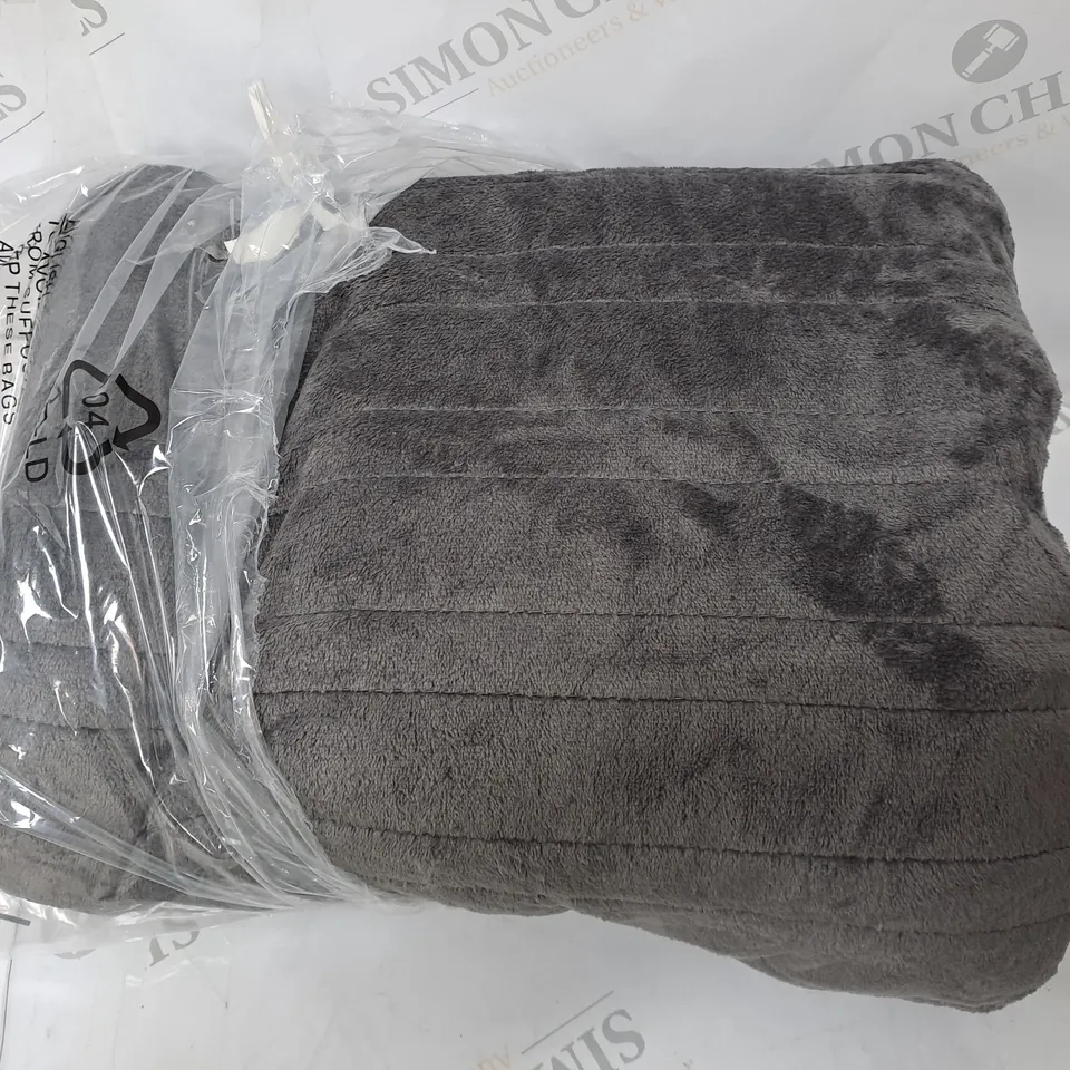 COZEE HOME VELVETSOFT HEATED THROW IN CHARCOAL 