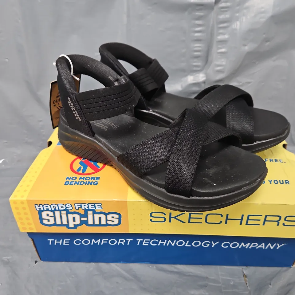 BOXED SKECHERS ULTRA FLEX OPEN TOE SANDALS IN BLACK - SIZE 5.5