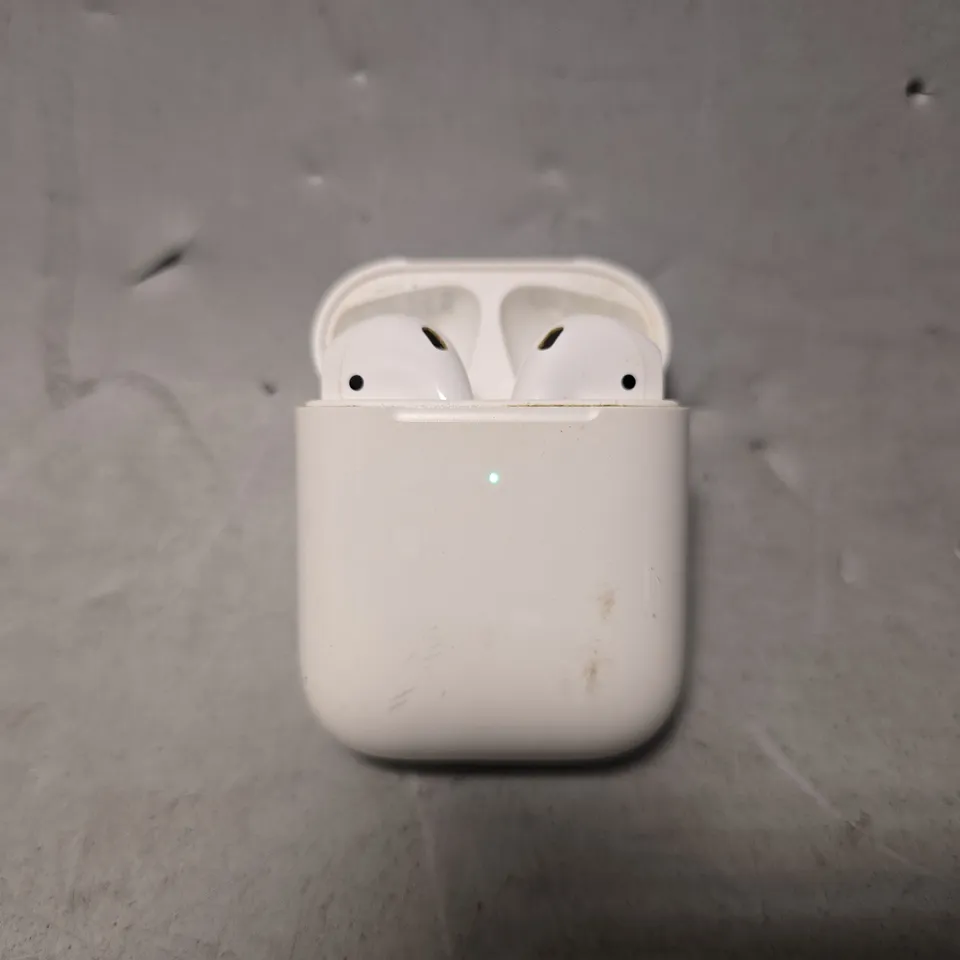 APPLE AIRPODS WITH CHARGING CASE - A1938
