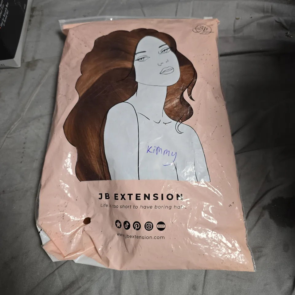 APPROXIMATELY 10 ASSORTED HEALTH AND BEAUTY PRODUCTS INCLUDING BABYLISS PRO DIFFUSER PART , AUTHENTIC AFRICAN NET SPONGE AND JB HAIR EXTENSION 