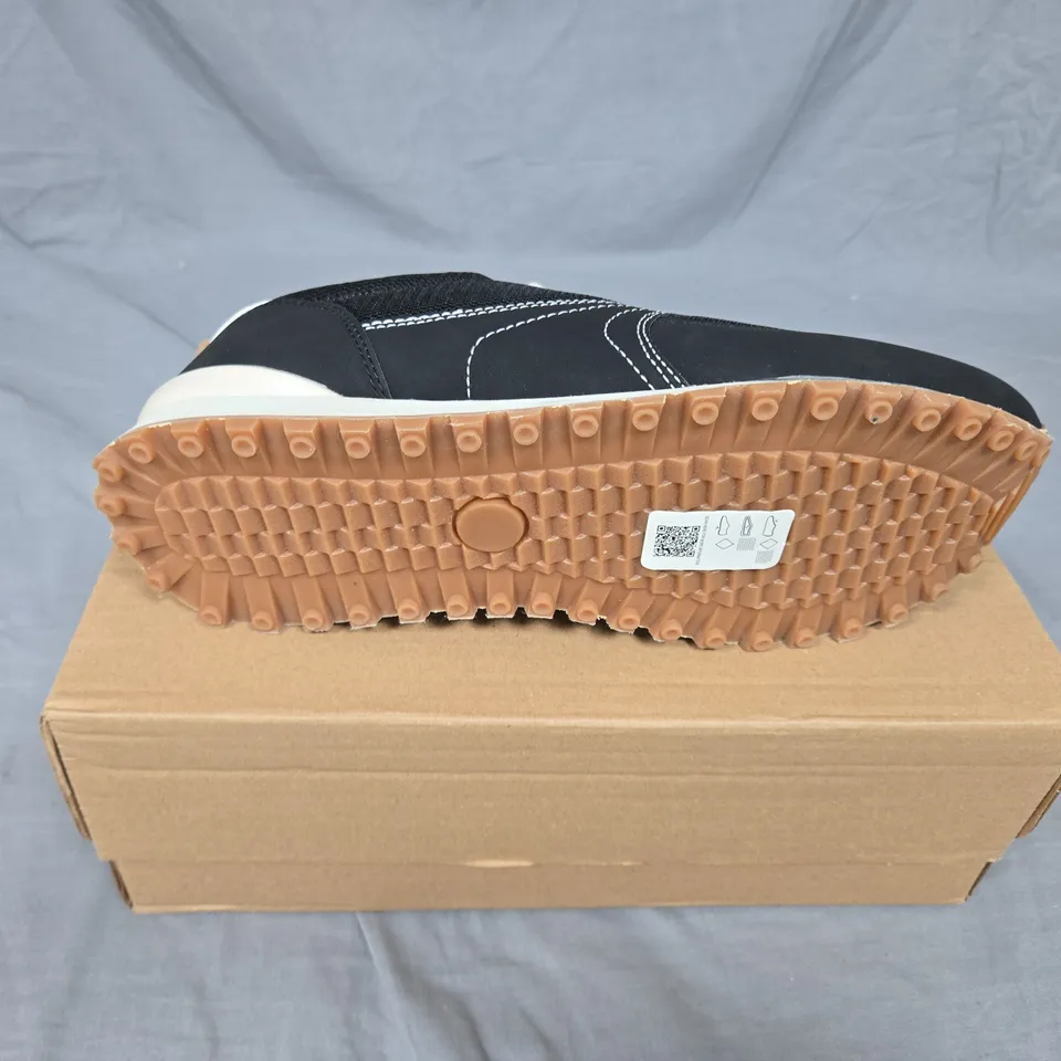 ASOS BLACK MESH SNEAKERS WITH WHITE LACES – CASUAL TRAINER UK SIZE 11