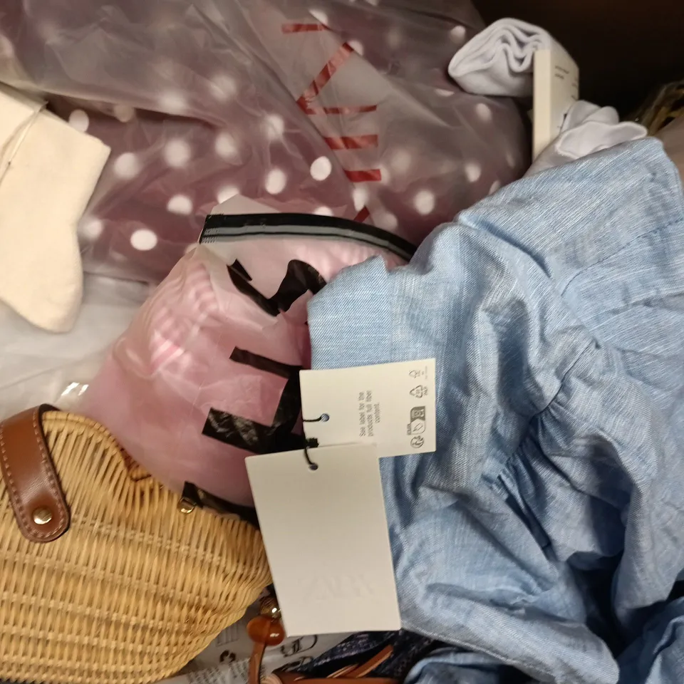 APPROXIMATELY 20 ASSORTED CLOTHING AND FASHION PRODUCTS IN VARIOUS STYLES AND SIZES - COLLECTION ONLY