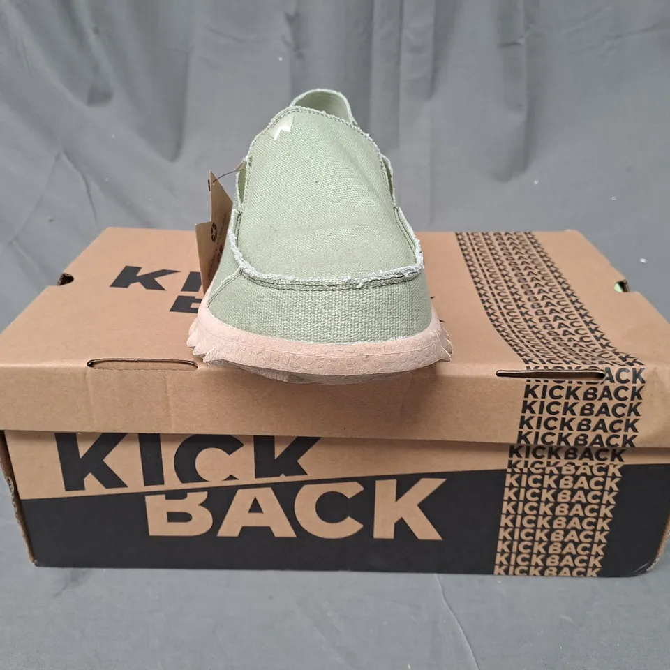 BOXED PAIR OF KICKBACK COUCH MID SLIP-ON SHOES IN GREEN UK SIZE 8