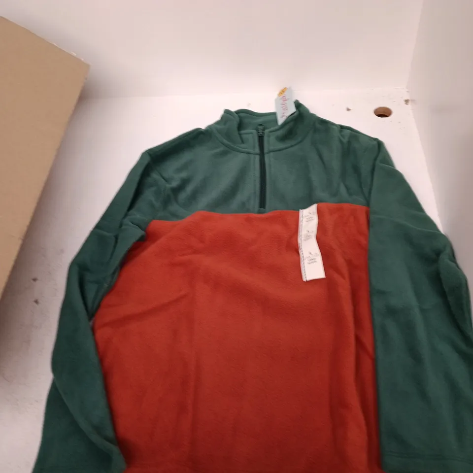 BOX OF APPROXIMATELY 15 CAT AND JACK GREEN ANFD BROWN FLEECES IN ASSORTED SIZES
