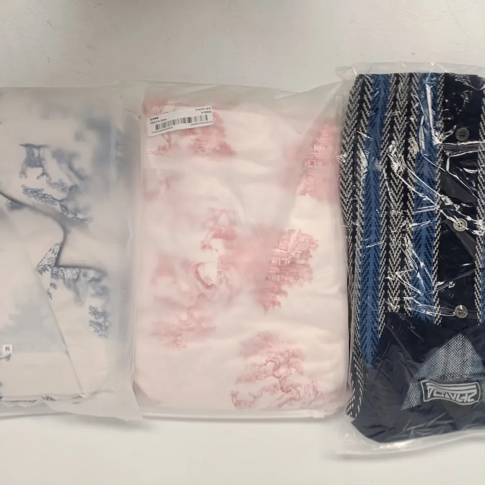 APPROXIMATELY 20 ASSORTED CLOTHING AND FASHION PRODUCTS IN VARIOUS STYLES AND SIZES - COLLECTION ONLY