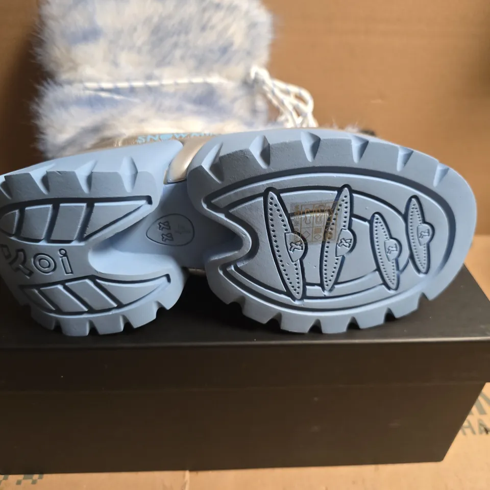 BOXED PAIR OF KOI X HATSUNE MIKU SNOW MIKU FLUFFY MONSTER BOOTS - UK 4