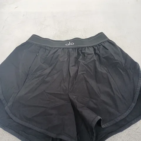 ALO YOGA BLACK SHORTS β SIZE M