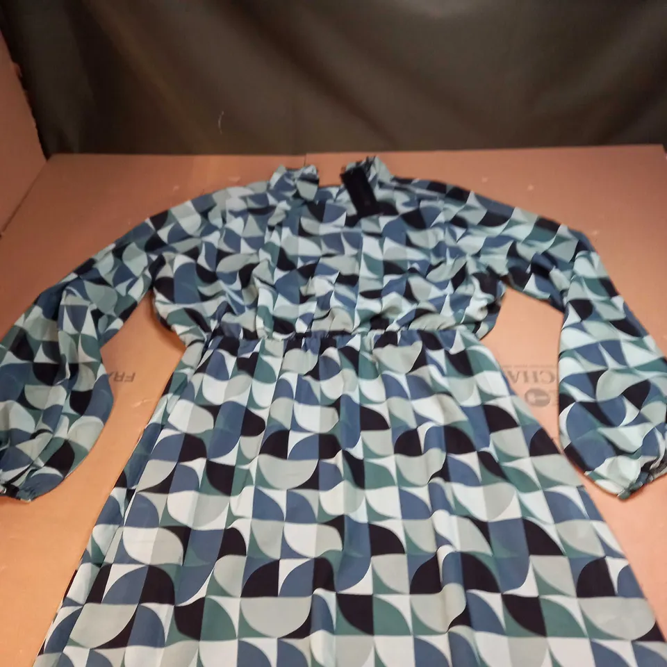 GEO PRINT BLOUSON DRESS SIZE L